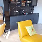 شقة 